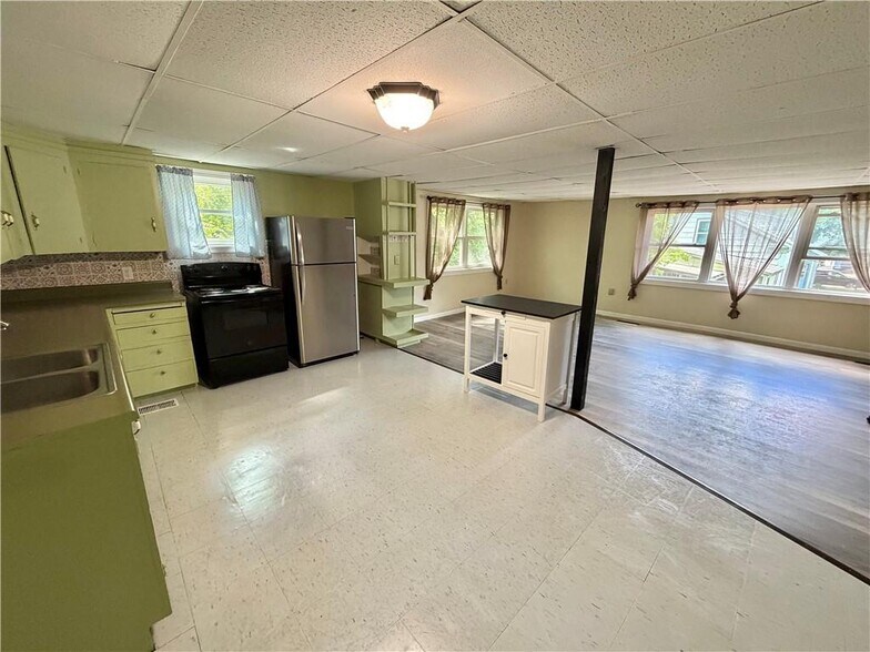 More Photos Of 35 Eaton Ave, Norwich Apartments For Sale