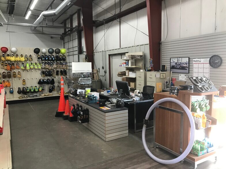 More Photos Of 510 S Federal Blvd, Riverton Industrial For Sale