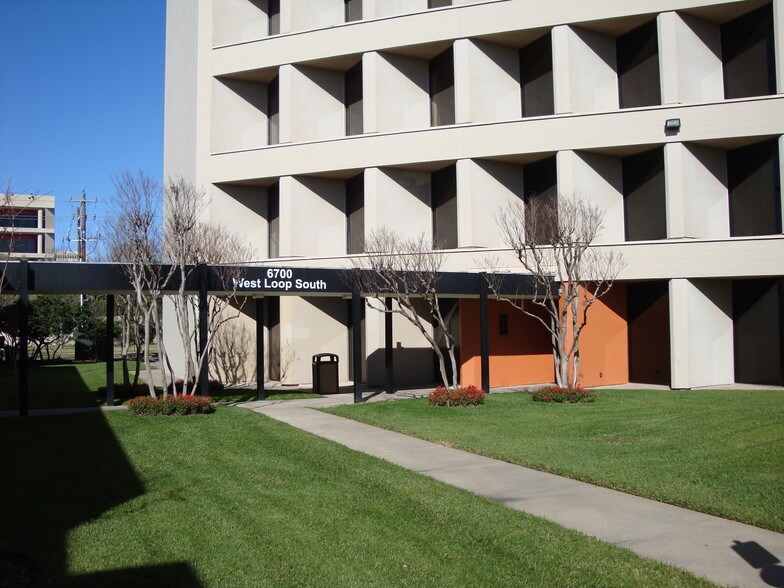 More Photos Of 4710 Bellaire Blvd, Bellaire Unknown For Lease