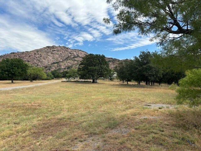 More Photos Of 42851 E County Road 1470, Lone Wolf Land For Sale