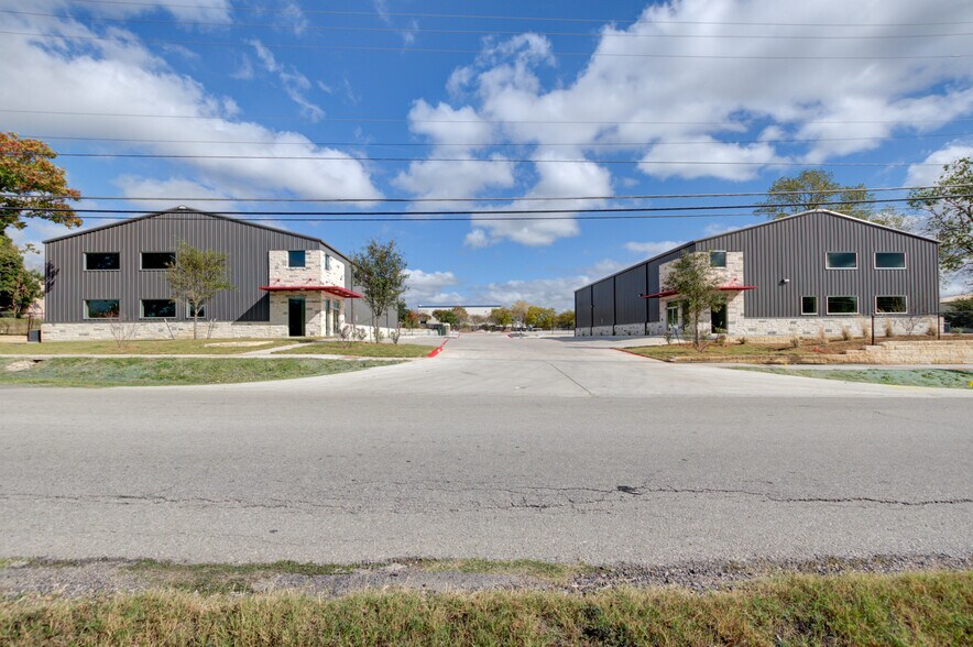 More Photos Of 1600 Dungan Ln, Austin Unknown For Lease