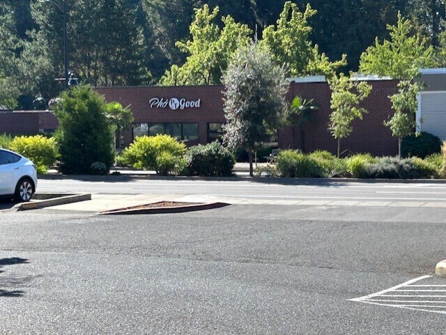 More Photos Of 16000-16118 Boones Ferry Rd, Lake Oswego Restaurant For Sale