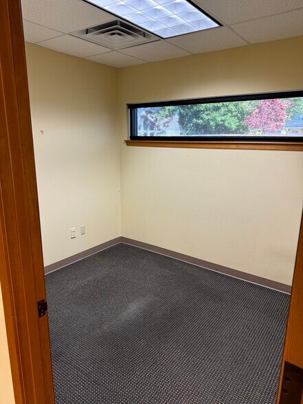 More Photos Of 130 S 15th St, Mount Vernon Medical For Lease