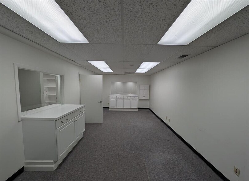 More Photos Of 7501 N University St, Peoria General Retail For Lease