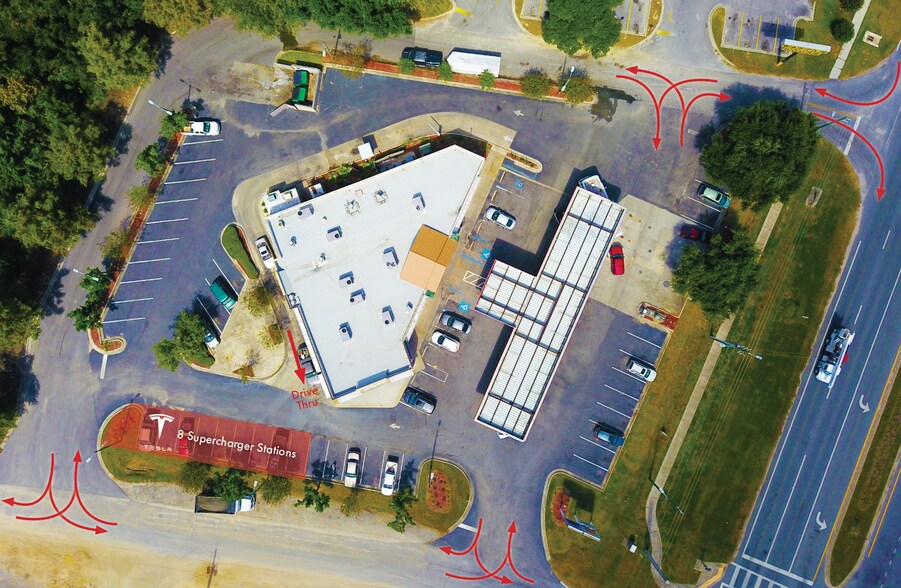 More Photos Of 1698 Main St, Chipley Service Station For Sale