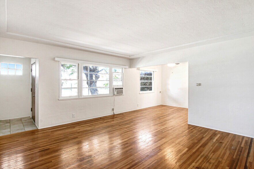 More Photos Of 3879 Dykes Ln, Riverside Apartments For Sale