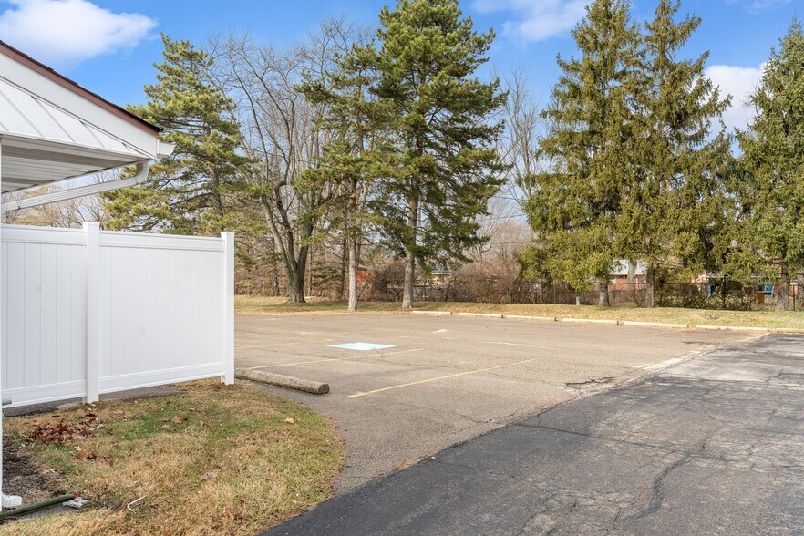 More Photos Of 2179 Miamisburg Centerville Rd, Dayton Office For Sale