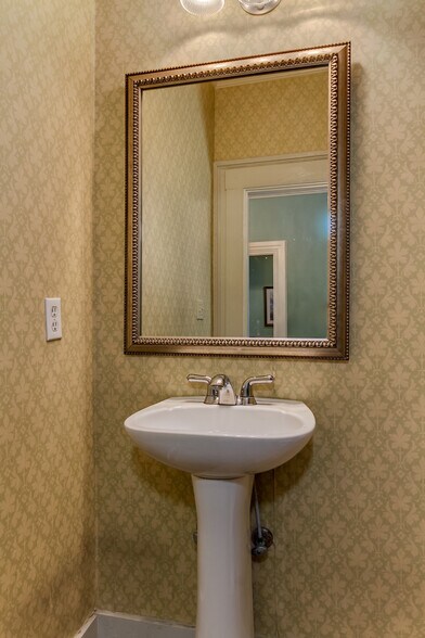 More Photos Of 2606 8th St, Tuscaloosa Office For Sale