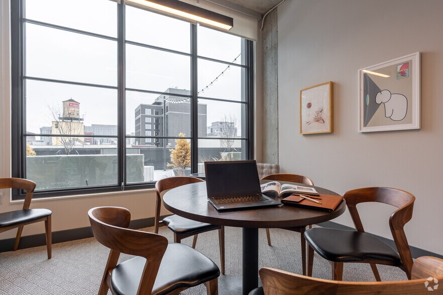 More Photos Of 200 N Green St, Chicago Hotel For Lease