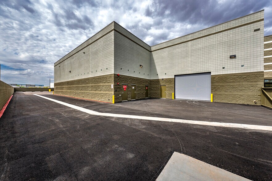 More Photos Of 315 E Comstock Dr, Chandler Warehouse For Lease