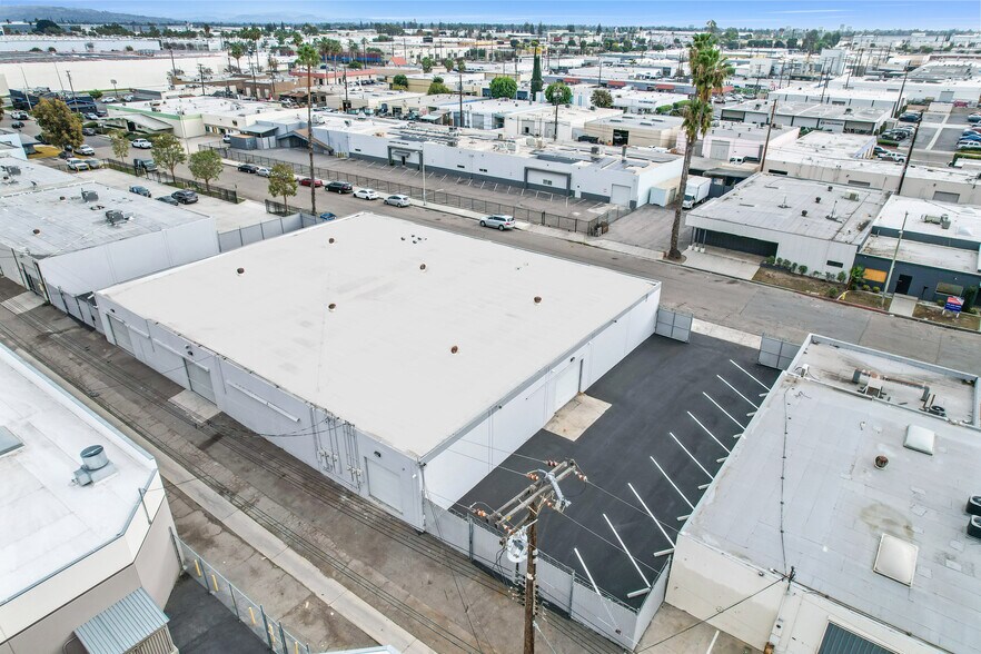 More Photos Of 1121-1127 E Ash Ave, Fullerton Warehouse For Sale