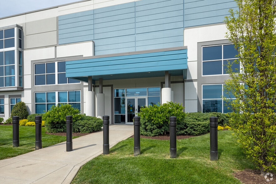 More Photos Of 100 Logistics Ave, Jeffersonville Distribution For Lease