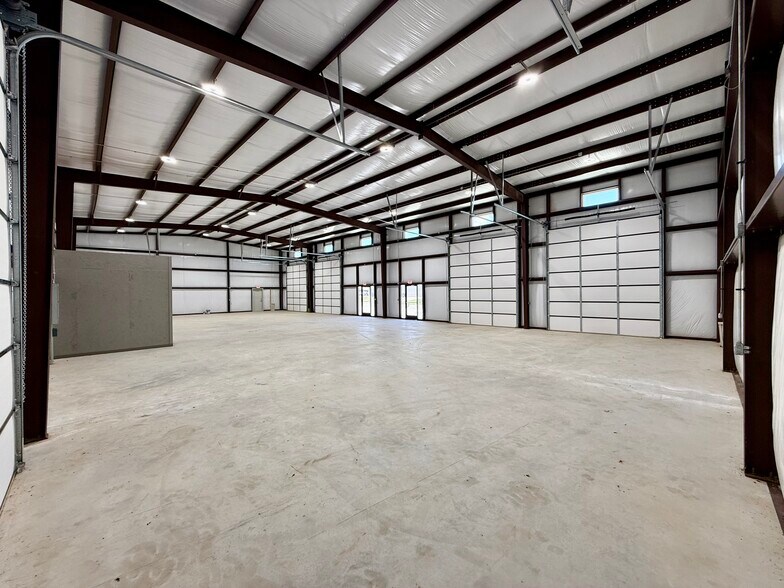 More Photos Of 142 Boyd Business Pky, Boyd Flex For Lease