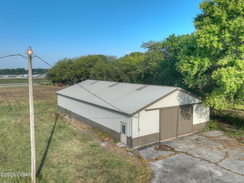 More Photos Of 1373 W Fairview Ave, Carthage Warehouse For Sale