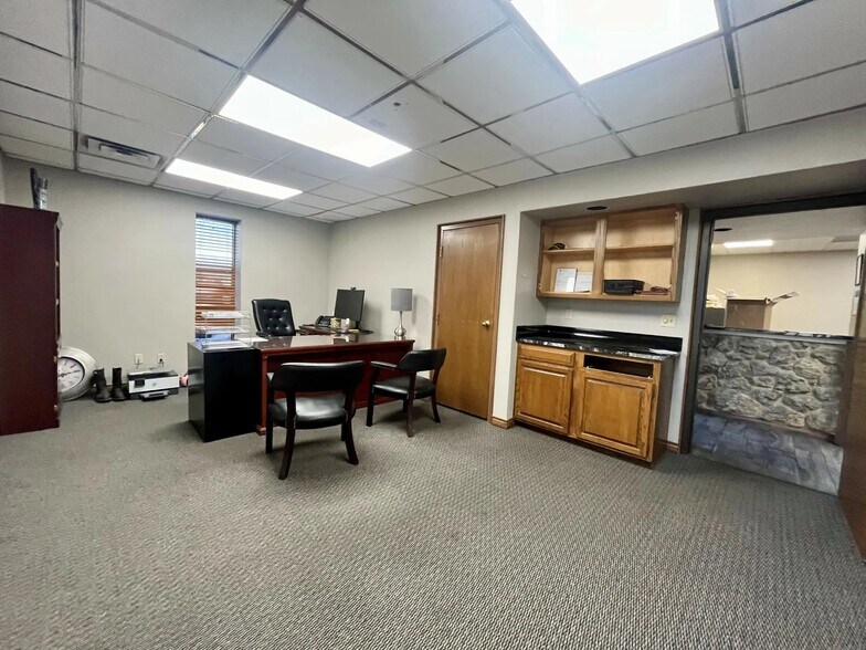 More Photos Of 8130 W Reno Ave, Oklahoma City Manufacturing For Lease