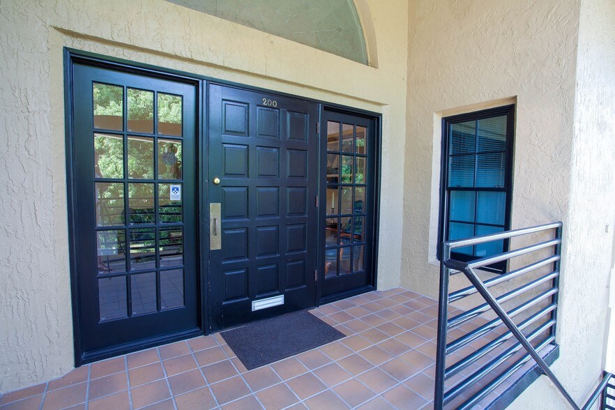 More Photos Of 1477 W Fairbanks Ave, Winter Park Office For Sale
