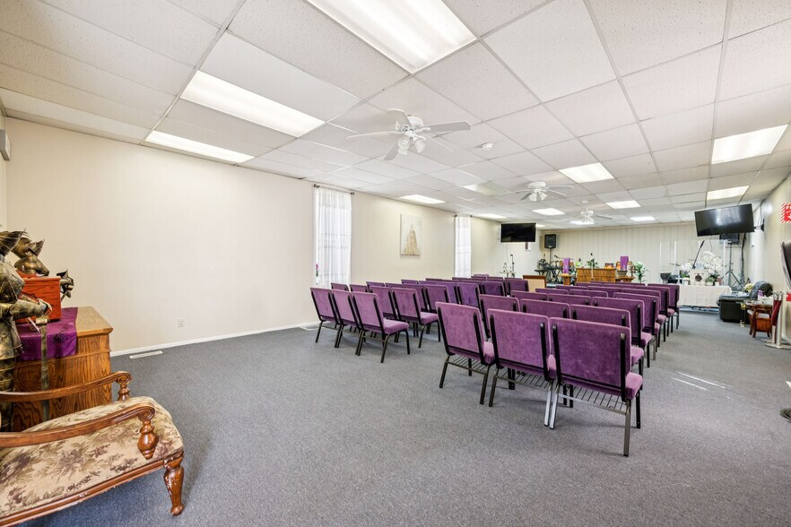 More Photos Of 510 W Broad St, Palmyra Religious Facility For Sale