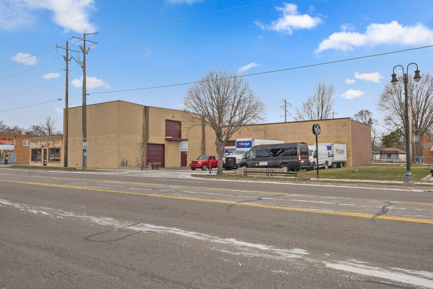 More Photos Of 24134 W Warren St, Dearborn Heights Freestanding For Sale