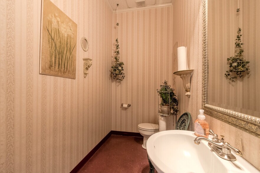 More Photos Of 1036 Derbyshire Rd, Daytona Beach Office For Sale