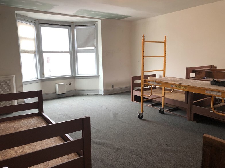 More Photos Of 248 W Girard Ave, Philadelphia Office For Sale