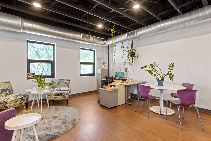 More Photos Of 2639-2641 Nicollet Ave, Minneapolis General Retail For Sale