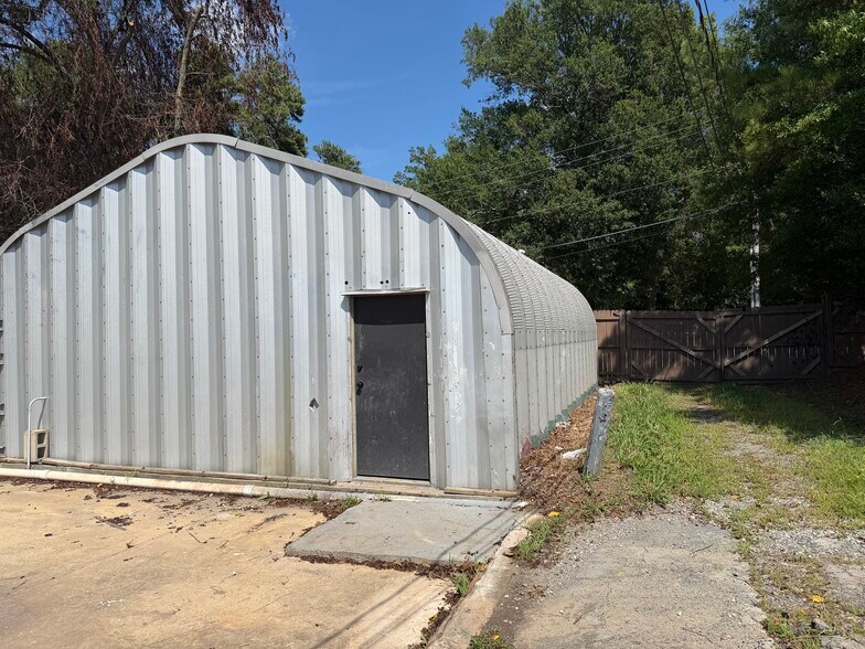 More Photos Of 62 NE Barnes St, Marietta Office For Lease
