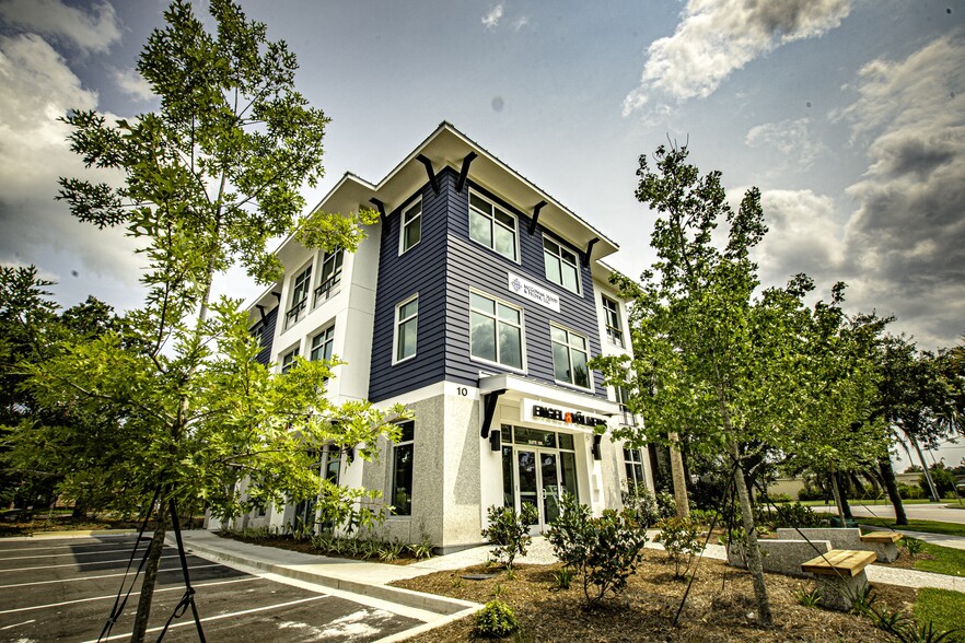 More Photos Of 10 Shem Dr, Mount Pleasant Office For Lease