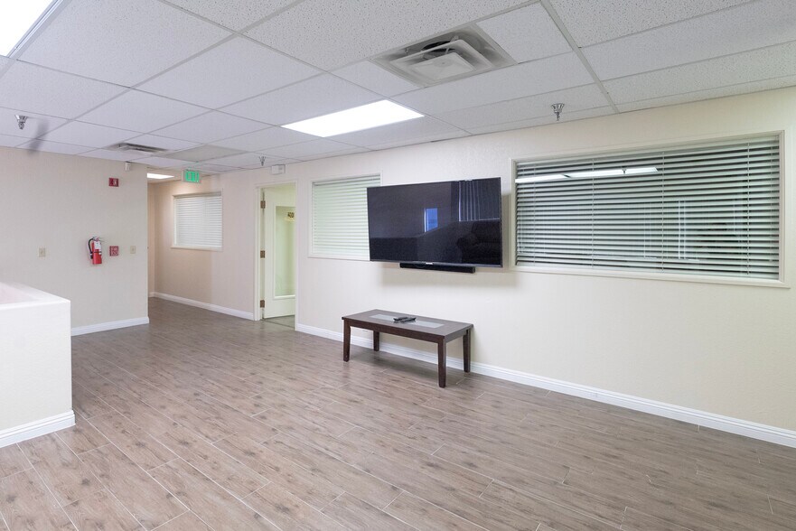 More Photos Of 5430 W Sahara Ave, Las Vegas Office For Lease