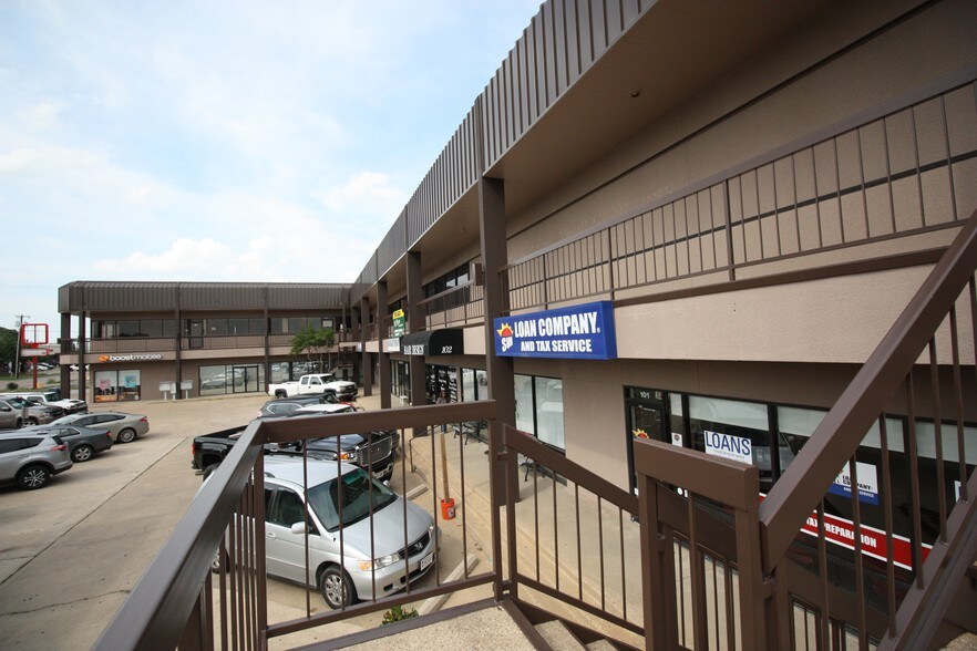 More Photos Of 1014 Ferris Ave, Waxahachie Freestanding For Lease