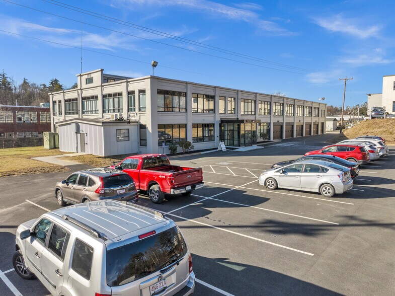 More Photos Of 80 Optical Dr, Southbridge Flex For Lease