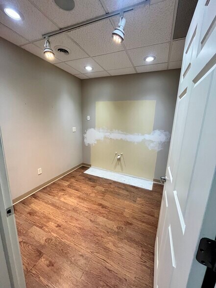 More Photos Of 1250-1270 N Westhill Blvd, Appleton Freestanding For Lease