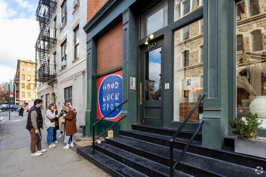 More Photos Of 150 Thompson St, New York Apartments For Lease