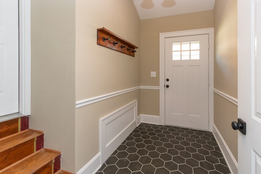 More Photos Of 422 E Main St, Brownsburg Office For Sale