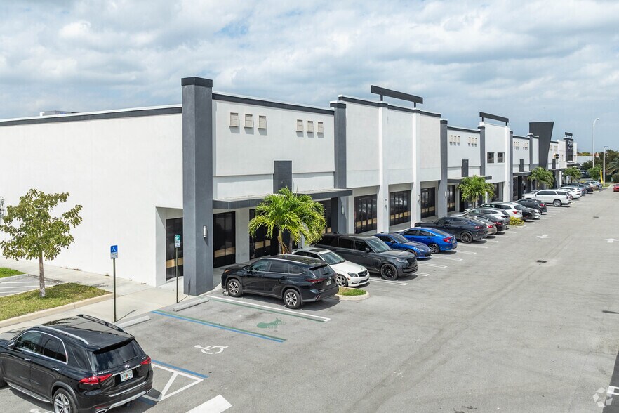 More Photos Of 7802 NW 103rd St, Hialeah Gardens Storefront For Lease