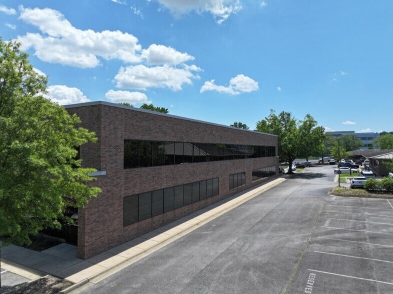 More Photos Of 2120 Riverfront Dr, Little Rock Office For Lease