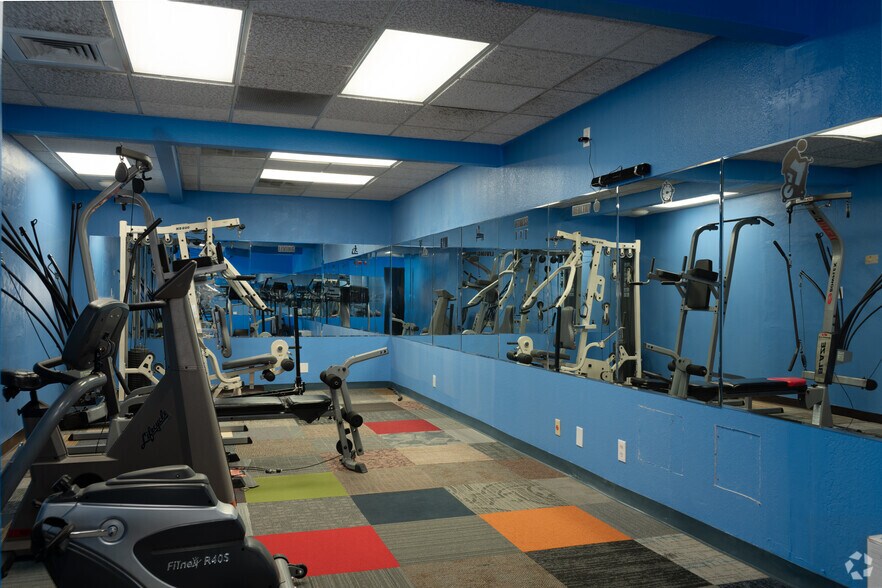 More Photos Of 6815 Manhattan Blvd, Fort Worth Office For Lease