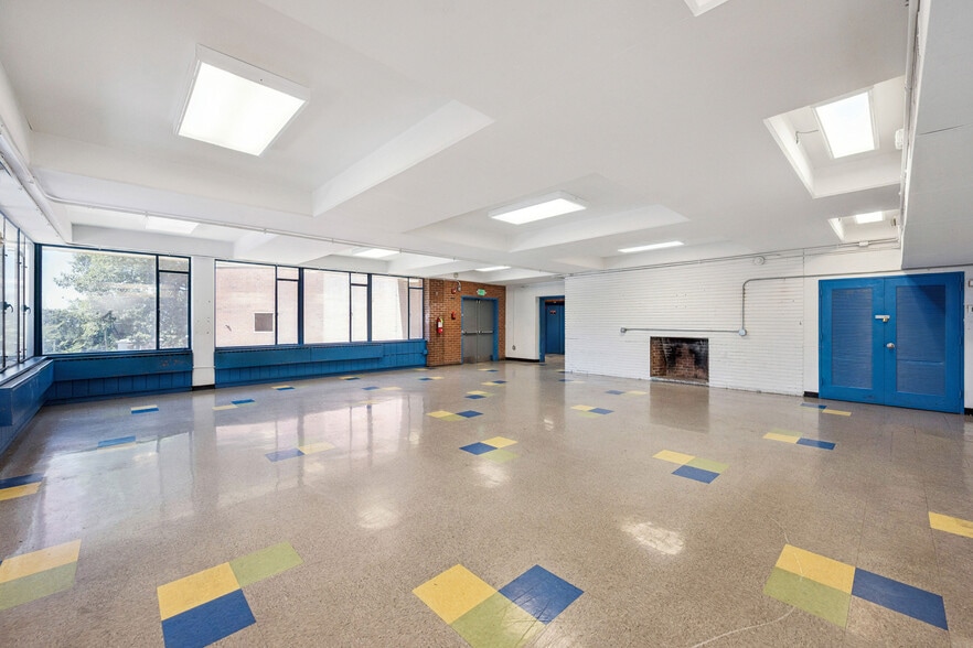 More Photos Of 3300 Henry Ave, Philadelphia Unknown For Lease