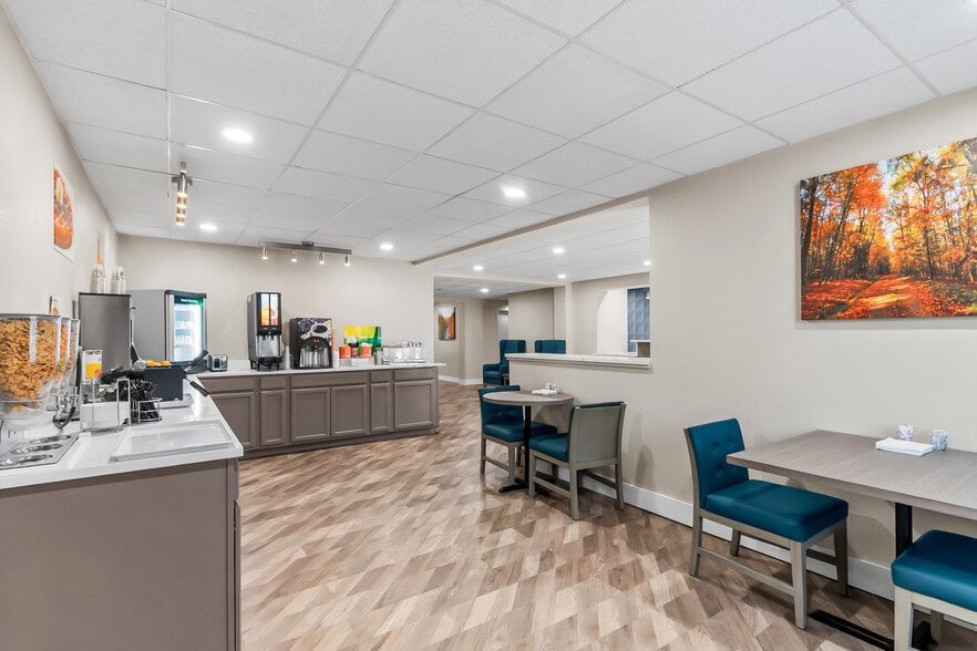 More Photos Of 70 Maddex Square Dr, Shepherdstown Hotel For Sale