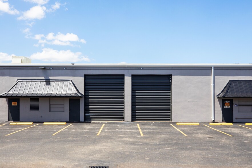 More Photos Of 3501-3531 NW 19th St, Fort Lauderdale Unknown For Lease