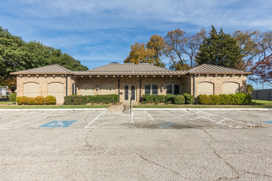 More Photos Of 660 S Zang Blvd, Dallas Office For Lease