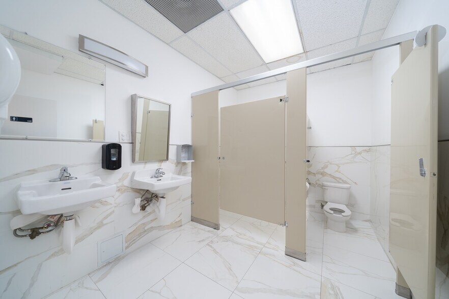 More Photos Of 358-360 1st St, Hoboken Medical For Lease