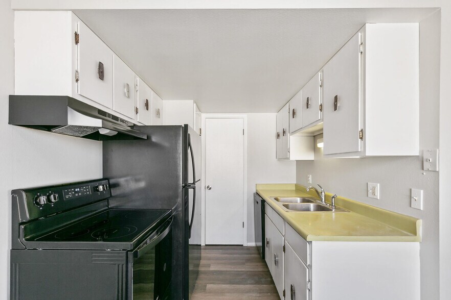 More Photos Of 180 S 20th Ave, Brighton Apartments For Sale