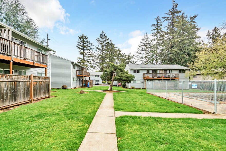 More Photos Of 16300-16400 E Burnside St, Gresham Apartments For Sale