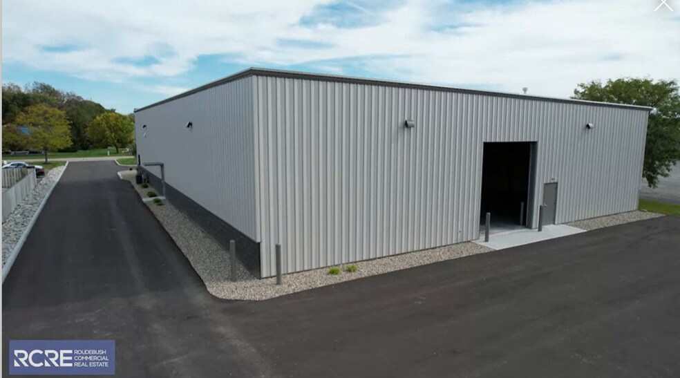 More Photos Of 16800 Southpark Dr, Westfield Light Manufacturing For Lease