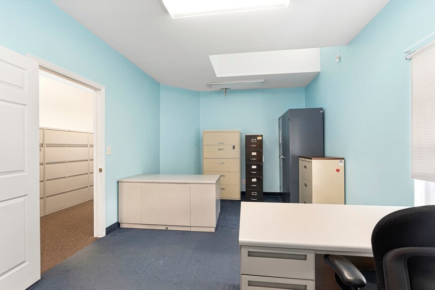 More Photos Of 4 Walter E Foran Blvd, Flemington Office For Sale