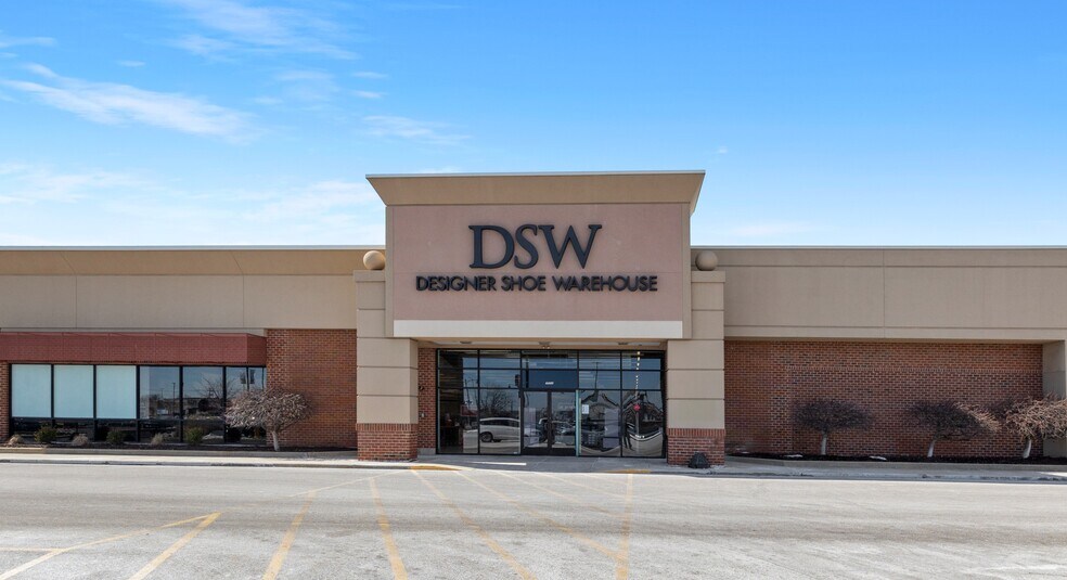 More Photos Of 6601-6621 N Illinois St, Fairview Heights Department Store For Sale