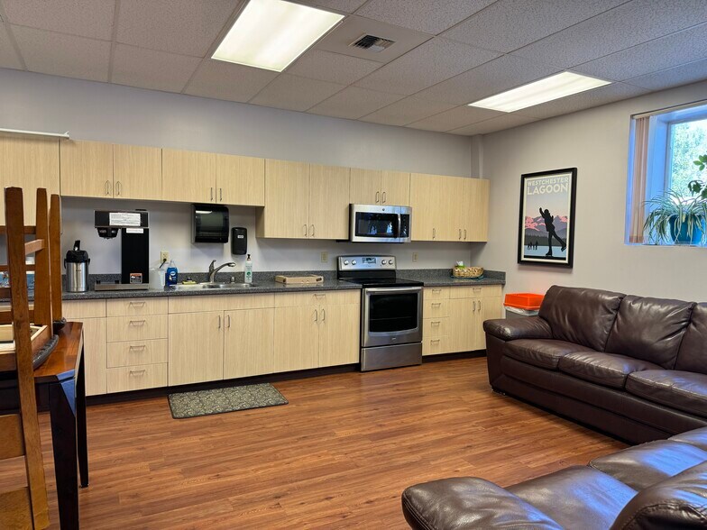 More Photos Of 151 Warehouse Dr, Soldotna Flex For Lease