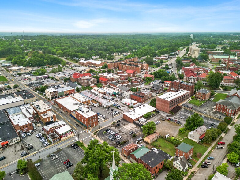 More Photos Of 215 W 3rd St, Farmville General Retail For Sale