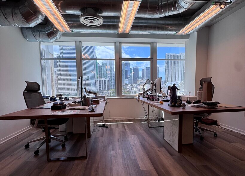 More Photos Of 14 NE 1st Ave, Miami Office For Sale