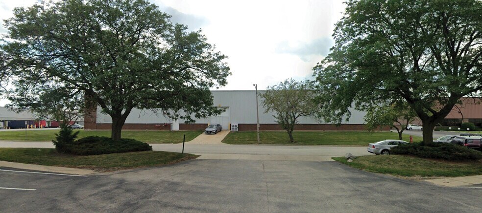 More Photos Of 1001 Foster Ave, Bensenville Warehouse For Lease